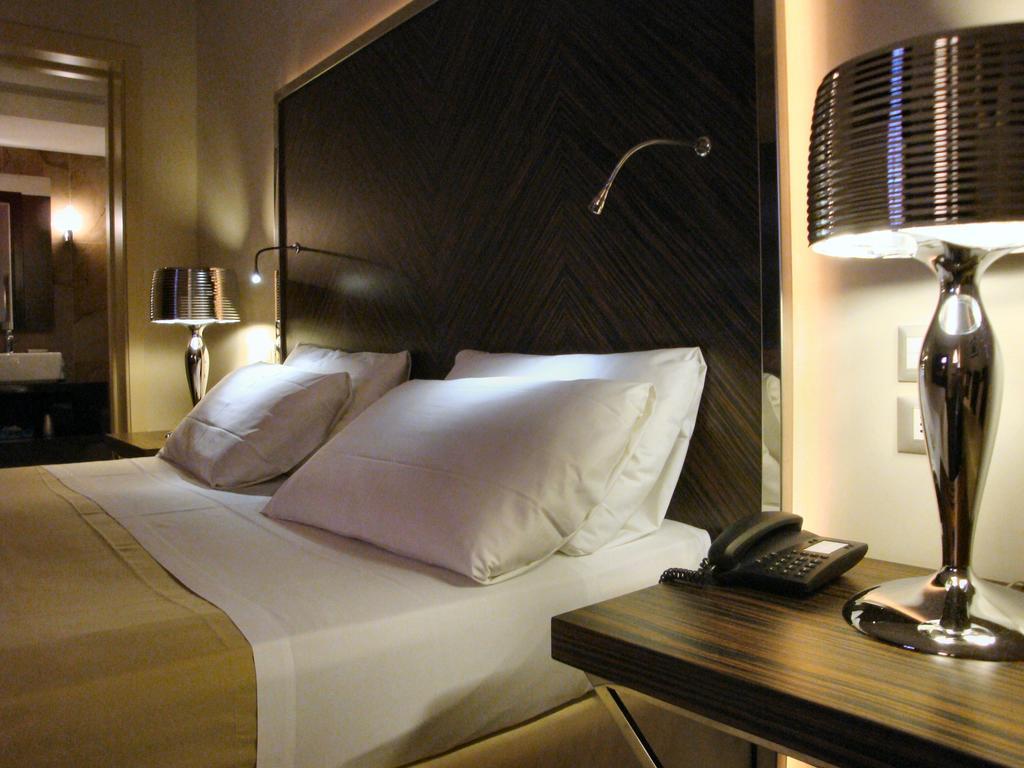 Hotel Byron Римини Экстерьер фото