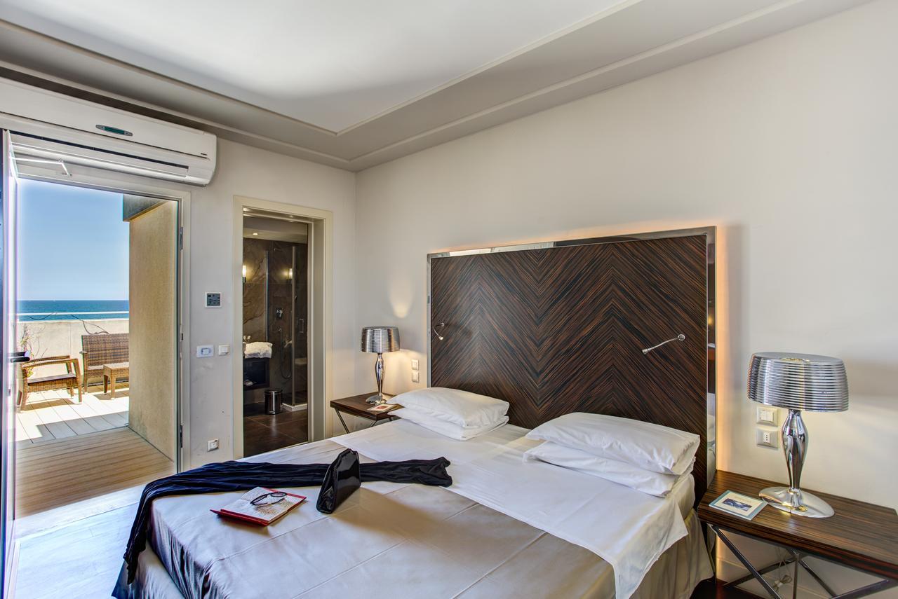 Hotel Byron Римини Экстерьер фото