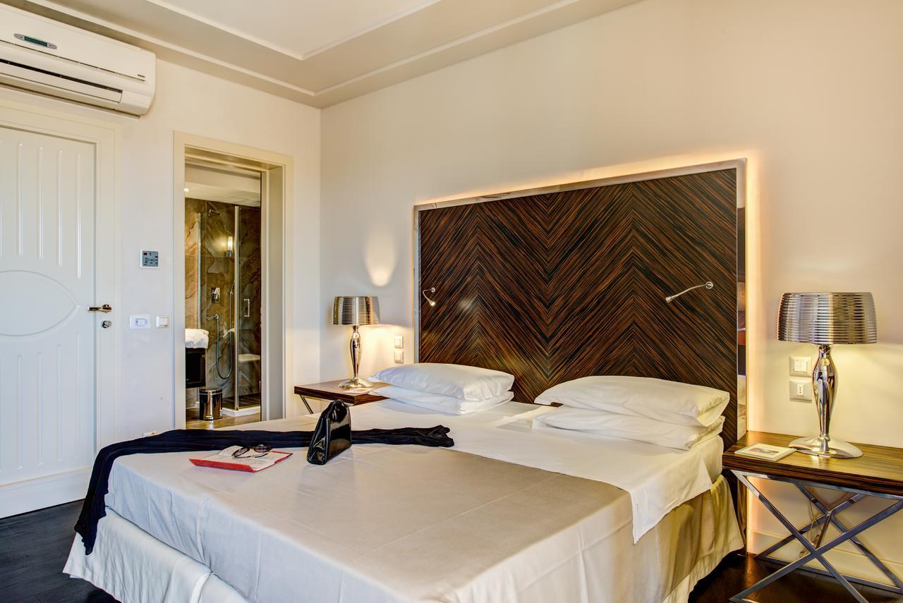 Hotel Byron Римини Экстерьер фото