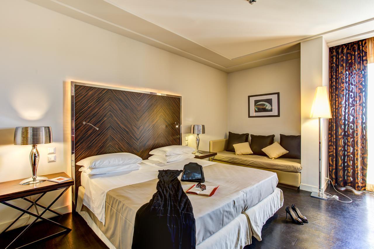 Hotel Byron Римини Экстерьер фото